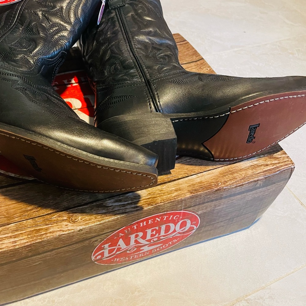 Authentic Laredo - Picture 14 of 16